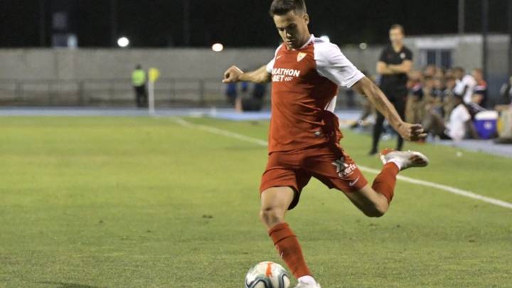 Sergio Reguilón, cedido en el Sevilla por el Real Madrid, hizo una gran segunda mitad ante el Reading inglés y las redes se llenaron de elogios hacia él.