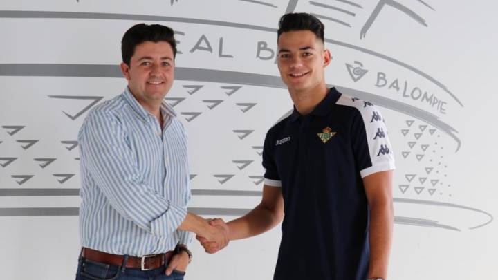 El Betis tiene en Ismael Gutiérrez, primo de Fabián Ruiz y de Los Palacios, a otra de sus perlas. Ha sorprendido esta pretemporada a las órdenes de Rubi.