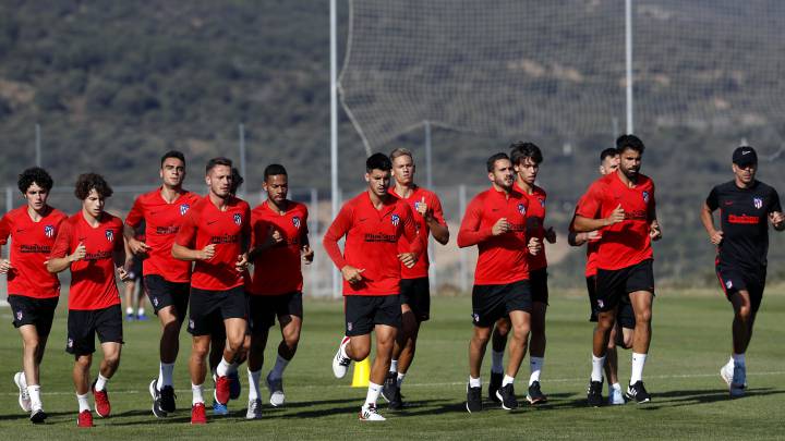 Simeone, con sus jugadores en San Rafael.