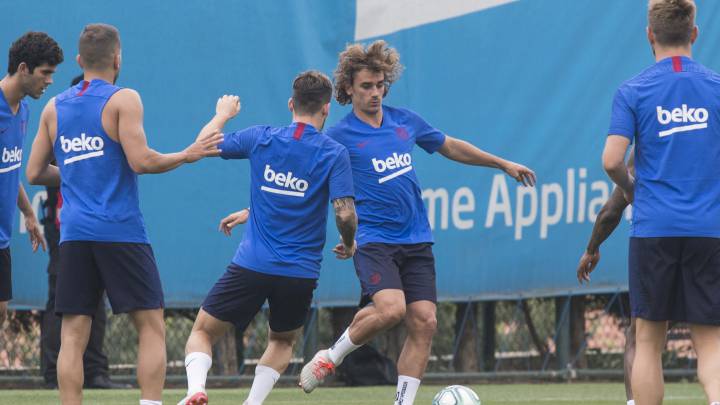Bartomeu se presenta en el entrenamiento de la tarde para saludar a la plantilla