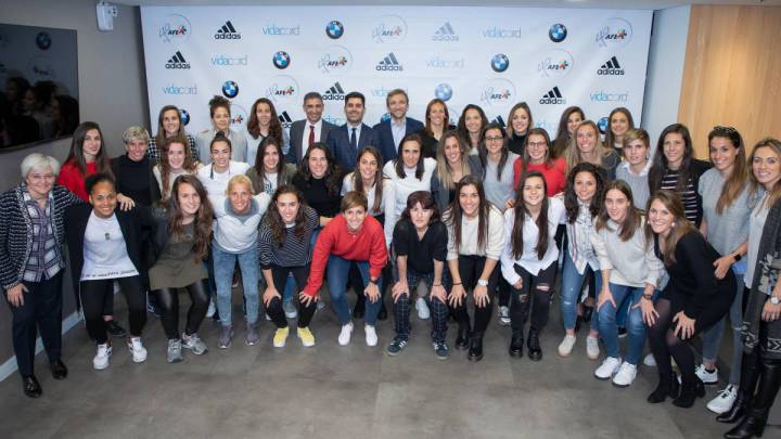 Futbolistas de la Liga española se reúnen por el convenio colectivo.