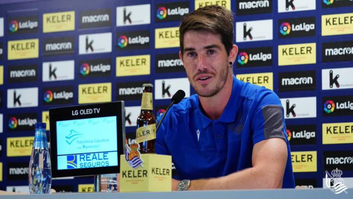 Aritz Elustondo durante la rueda de prensa de hoy (foto vía Twitter @RealSociedad).