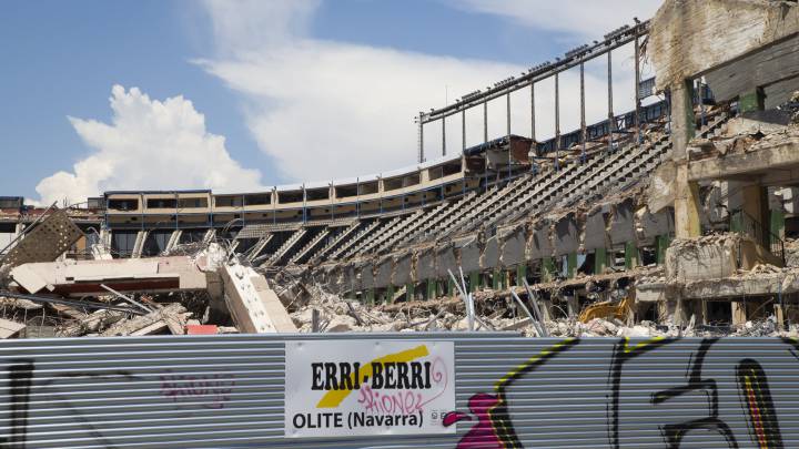 El Atlético ha vendido dos parcelas del Vicente Calderón por 100 millones.