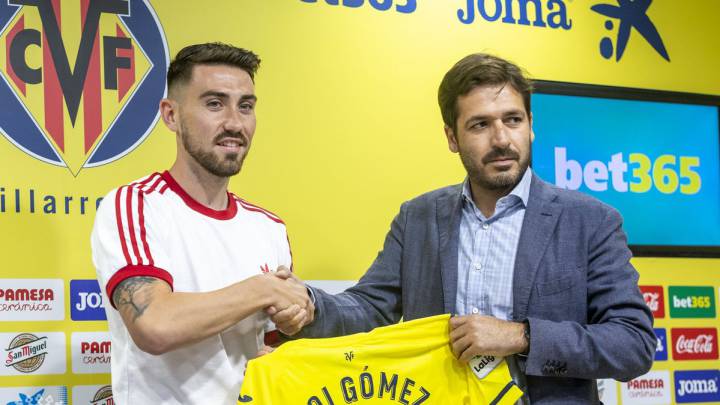 Moi Gómez en su presentación con el Villarreal.