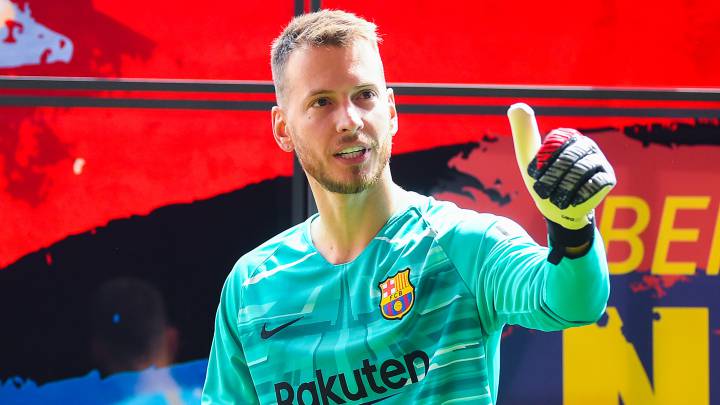 BARCELONA, SPAIN - JULY 09: New Barcelona signing Norberto Murara 'Neto' poses for the media as he is unveiled at Camp Nou stadium on July 09, 2019 in Barcelona, Spain. (Photo by David Ramos/Getty Images)