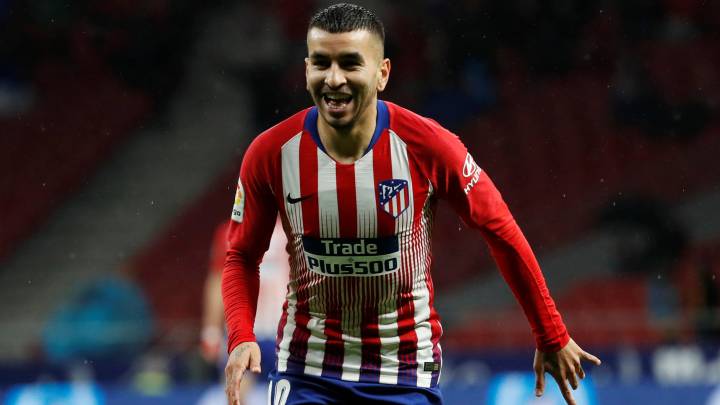 Soccer Football - La Liga Santander - Atletico Madrid v Valencia - Wanda Metropolitano, Madrid, Spain - April 24, 2019 Atletico Madrid's Angel Correa celebrates scoring their third goal REUTERS/Susana Vera