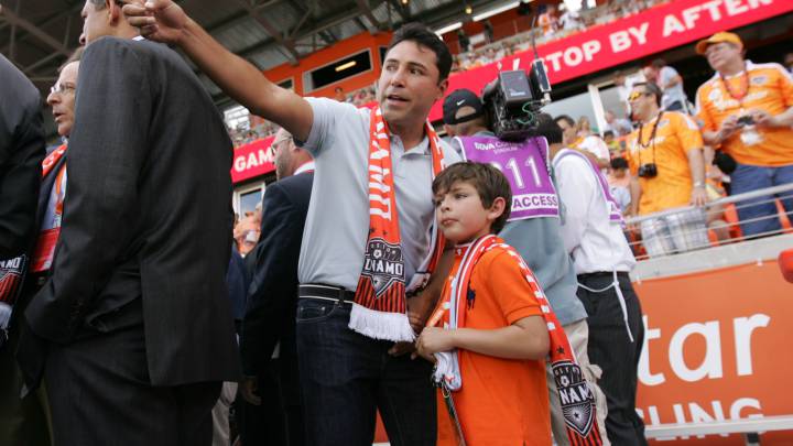El boxeador Óscar de la Hoya es uno de los propietarios de los Dynamo Houston de la MLS.