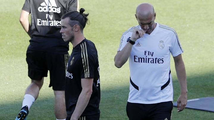 Gareth Bale y Zinedine Zidane en un entrenamiento del Real Madrid durante la estadía en Montreal.