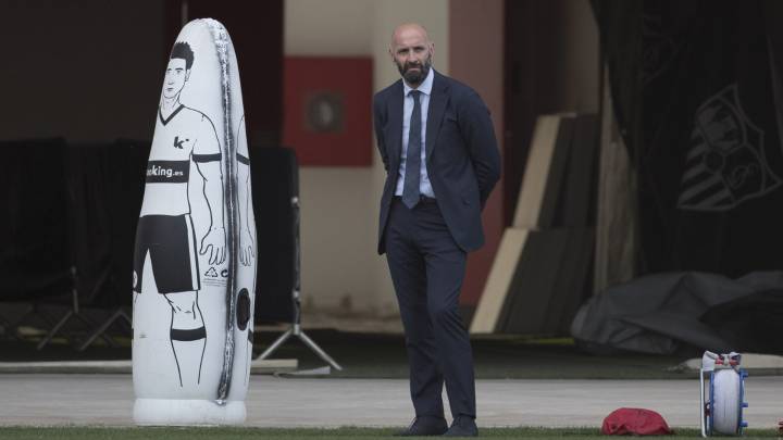 El director deportivo del Sevilla Monchi no quiso entrar en polémicas con el Betis acerca de si quería o no a Nabil Fekir: "Aquí están los que queríamos".