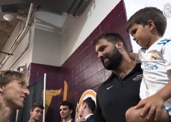 Visita muy especial: Villanueva fue invitado por Modric y Lucas al Madrid-Arsenal