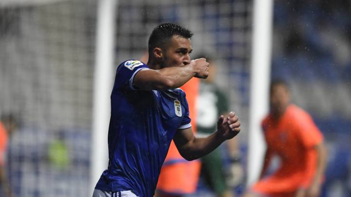 Joselu celebrando un gol en el Carlos Tartiere el curso pasado.