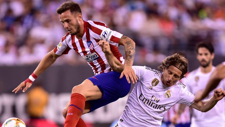 Saúl le arrebata la pelota a Modric para luego asistir en el 0-3.
