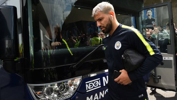 Manchester City's Argentinian striker Sergio Aguero arrives for the English Premier League football match between Brighton and Hove Albion and Manchester City at the American Express Community Stadium in Brighton, southern England on May 12, 2019. (Photo by Glyn KIRK / AFP) / RESTRICTED TO EDITORIAL USE. No use with unauthorized audio, video, data, fixture lists, club/league logos or 'live' services. Online in-match use limited to 120 images. An additional 40 images may be used in extra time. No video emulation. Social media in-match use limited to 120 images. An additional 40 images may be used in extra time. No use in betting publications, games or single club/league/player publications. /