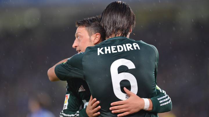 Los centrocampistas alemanes, Mesut Özil y Sami Khedira, durante su etapa en el Real Madrid.