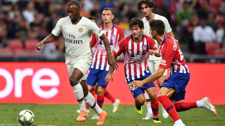 El jugador francés del PSG, Stanley Nsoki, durante un partido.