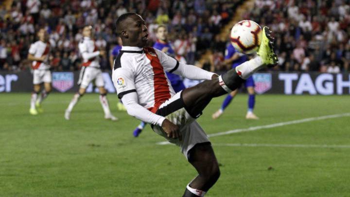 Luis Advíncula ya es oficialmente jugador del Rayo Vallecano