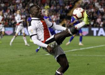 El Rayo oficializa a Advíncula, que firma hasta 2022