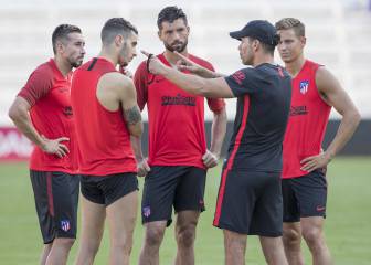Charla de Simeone con Felipe, Hermoso, Llorente y Herrera