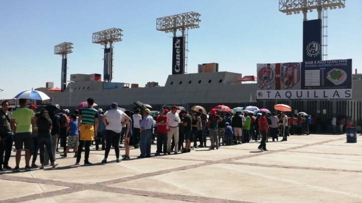 Las taquillas del Alfonso Lastras de San Luis Potosí presentaban hoy este aspecto.