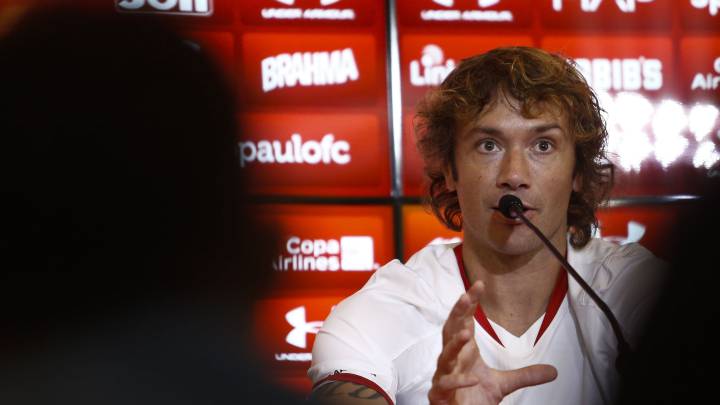 El uruguayo Diego Lugano, dirigente del São Paulo.