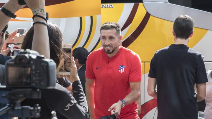 La estrella local, Héctor Herrera a su llegada al hotel de concentración del Atlético en San Luis Potosí.