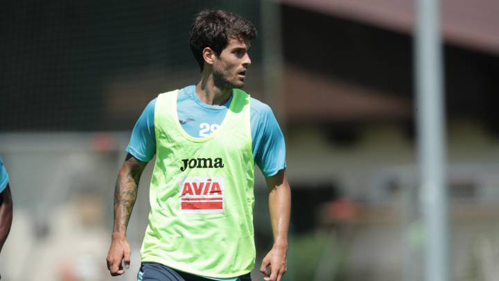 Roberto Olabe durante un entrenamiento de pretemporada del Eibar (foto vía Twitter @SDEibar).