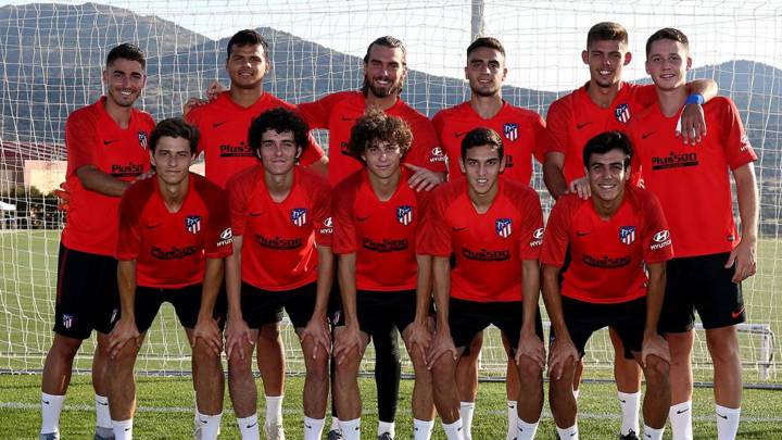 Fila superior, de izquierda a derecha: Toni Moya, Dos Santos, San Román, Carlos Isaac, Montero y Garcés. Inferior: Solano, Camello, Riquelme, Sanabria y Manu Sánchez.