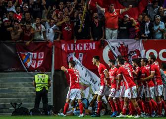 Golazo de falta de Grimaldo: eso es una 'folha seca'