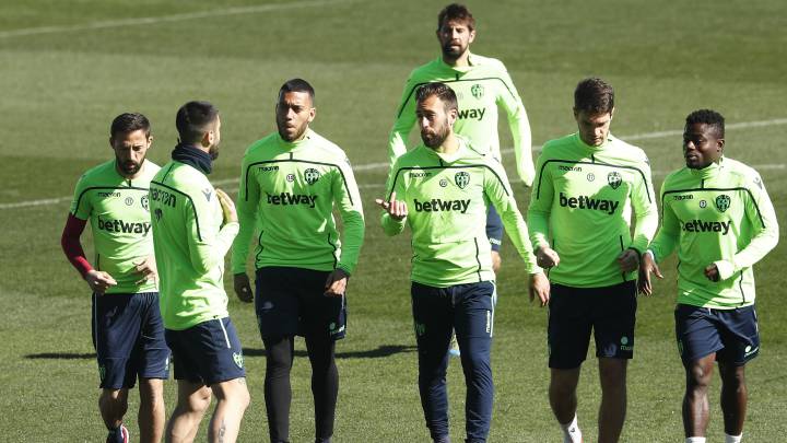 Los descartes del Levante trabajan al margen del grupo