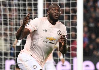 Lukaku's agent flies from Ibiza to London to seal his transfer