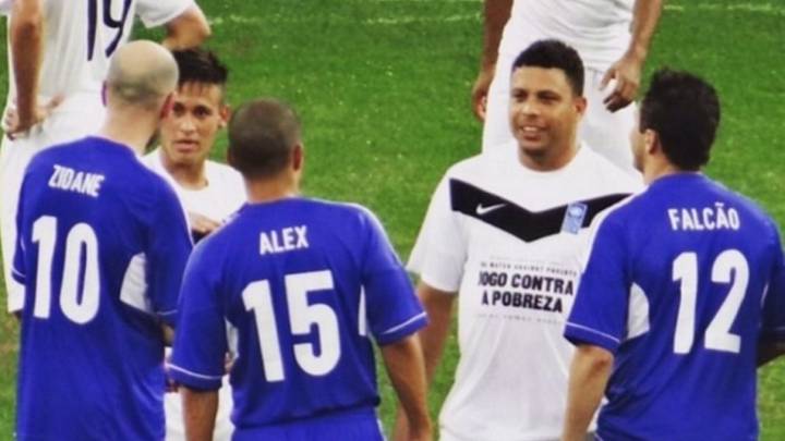 Neymar sube una foto con Zidane en plena oleada de rumores sobre su posible llegada al Madrid.