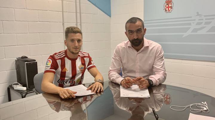 Iván Balliu es el primer fichaje del Almería en la era Al-Sheikh