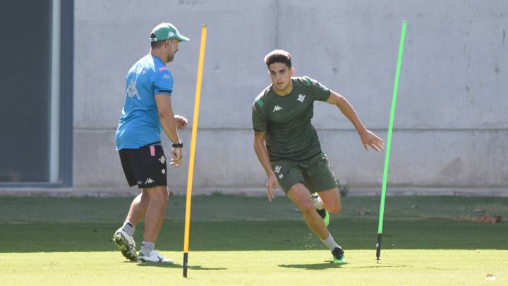 Bartra se ejercita al margen con las miras en el Valladolid