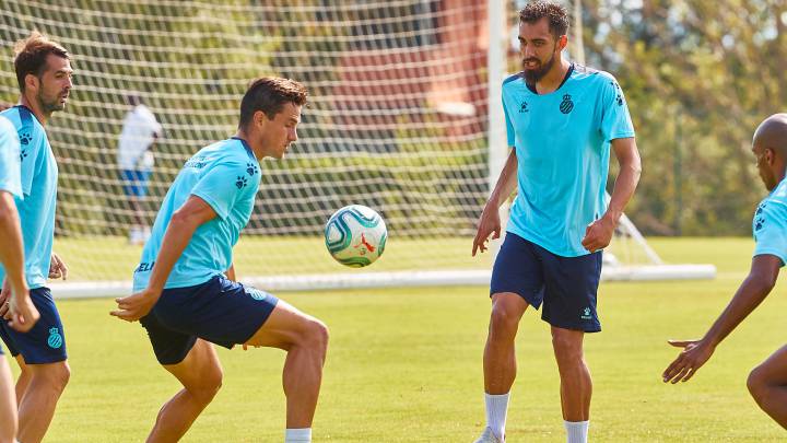Plan contra reloj en el Betis con Borja Iglesias y Álex Moreno