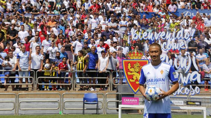 Cerca de 7.000 zaragocistas dan la bienvenida a Kagawa