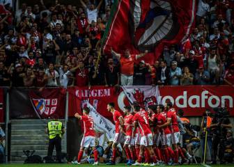 La caída del Oporto en Champions catapulta al Benfica