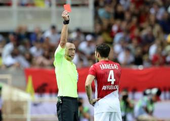 Cesc Fàbregas ha sido sancionado con tres partidos