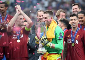 Adrián corona al Liverpool