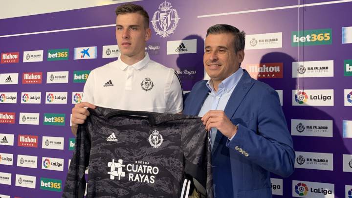 Lunin, presentado y dispuesto para jugar ante el Betis