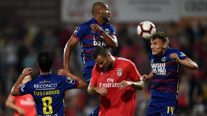 El Chaves cede al central Nikola Maras al Almería