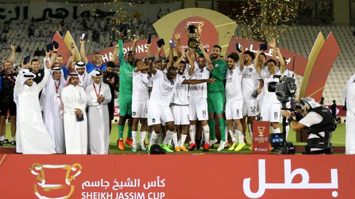 El Al Sadd celebra la Supercopa de Qatar, el primer título como entrenador de Xavi Hernández.