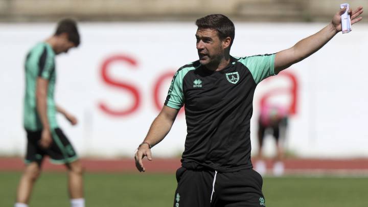 Carrión inicia su etapa ante un Alcorcón renovado