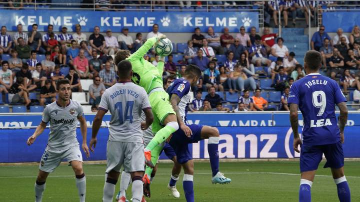 1x1 del Alavés: Pacheco tapona y Joselu ejecuta en el estreno