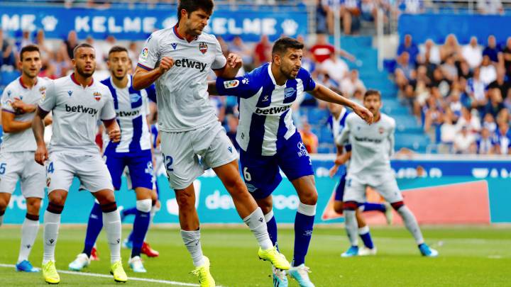 Maripán: "Mientras no se demuestre lo contrario, yo soy jugador del Alavés al 100 %"