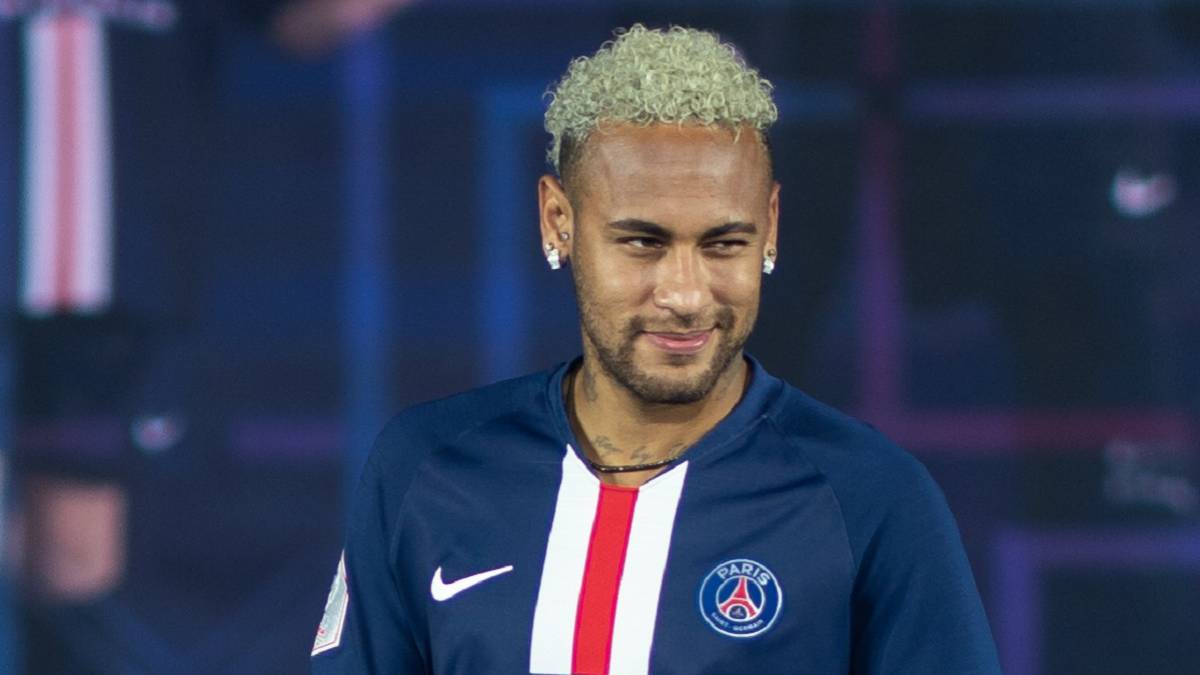 El delantero brasileño del PSG, Neymar Junior, durante un acto.