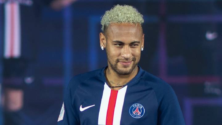 El delantero brasileño del PSG, Neymar Junior, durante un acto.