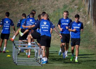 El Alavés inscribe a 22 futbolistas, seis se quedan sin dorsal