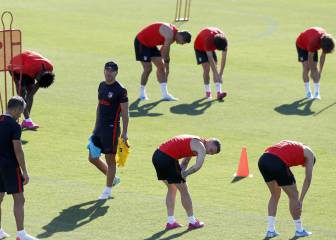 Costa sigue al margen y Simeone ensayó con Giménez y Felipe en defensa