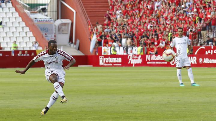 Bela sigue sin equipo tras declararse en rebeldía