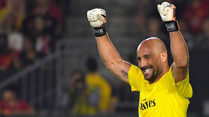 Pepe Reina, en un partido con el Milán.